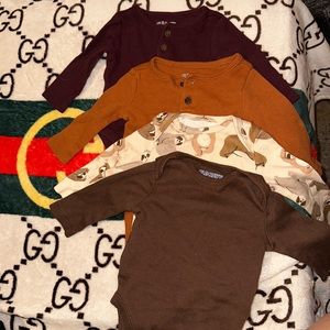 4 Old Navy long sleeve baby suits 0-3m